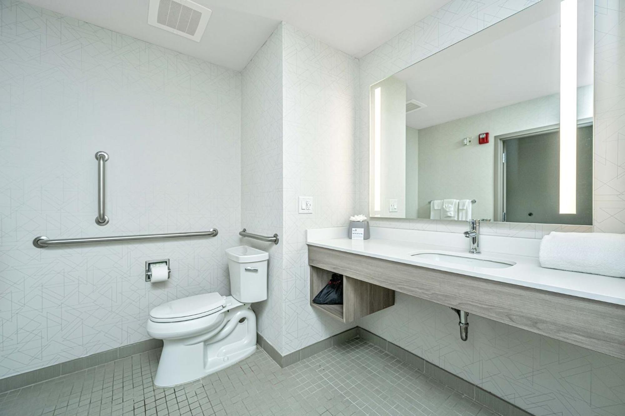 Holiday Inn Express & Suites Charleston Arpt-Conv Ctr Area By Ihg North Charleston Bagian luar foto