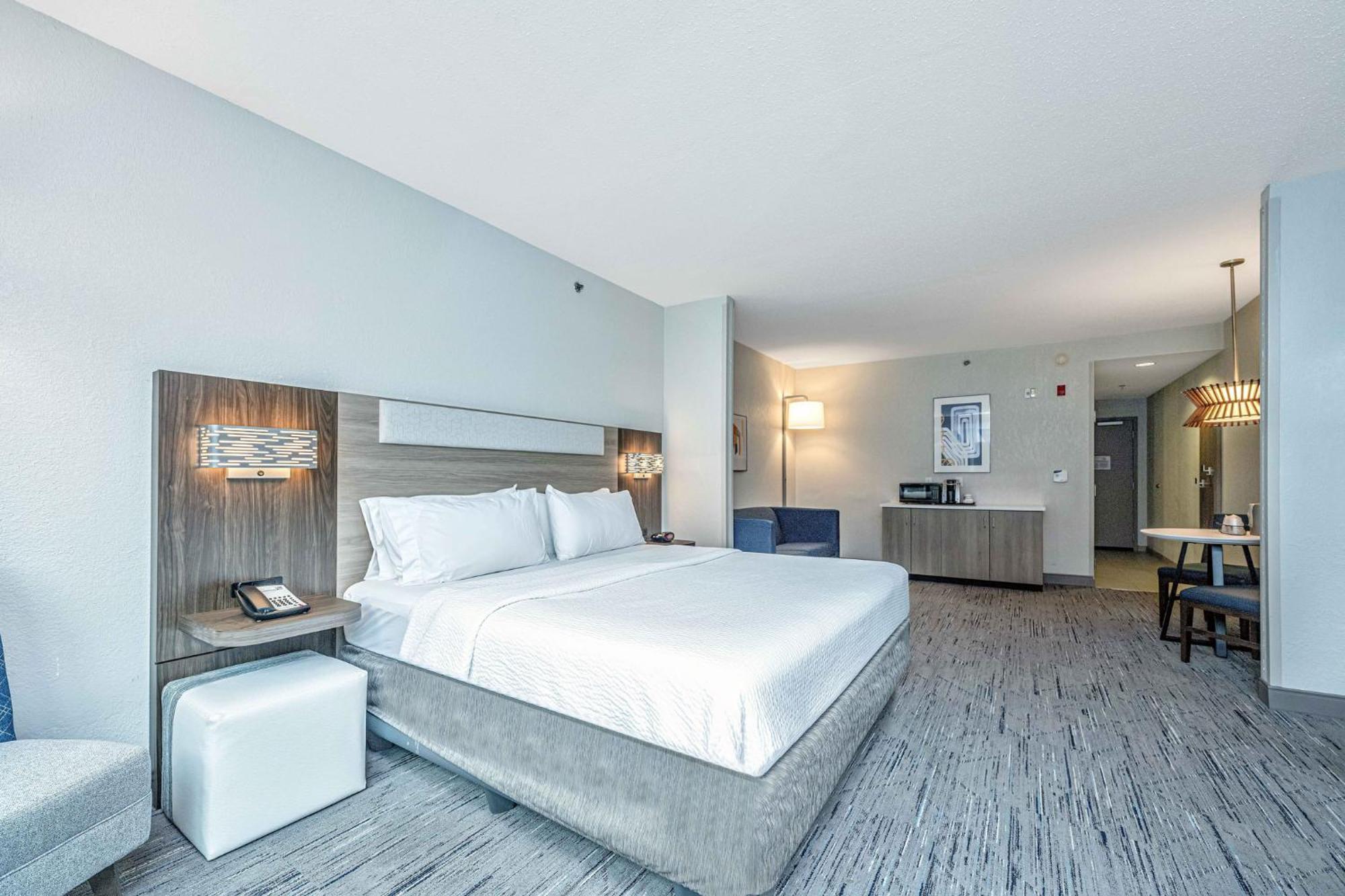 Holiday Inn Express & Suites Charleston Arpt-Conv Ctr Area By Ihg North Charleston Bagian luar foto