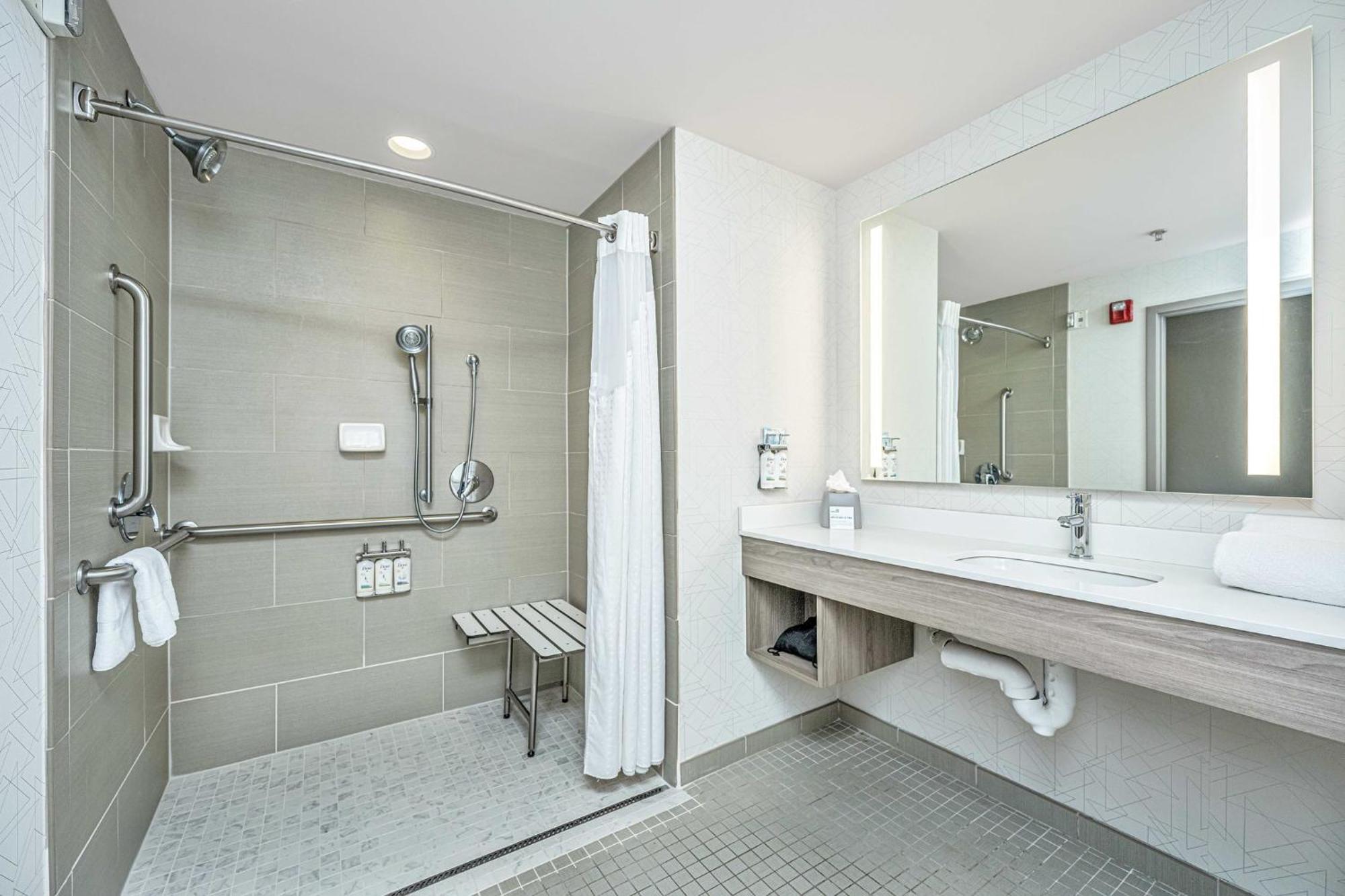 Holiday Inn Express & Suites Charleston Arpt-Conv Ctr Area By Ihg North Charleston Bagian luar foto