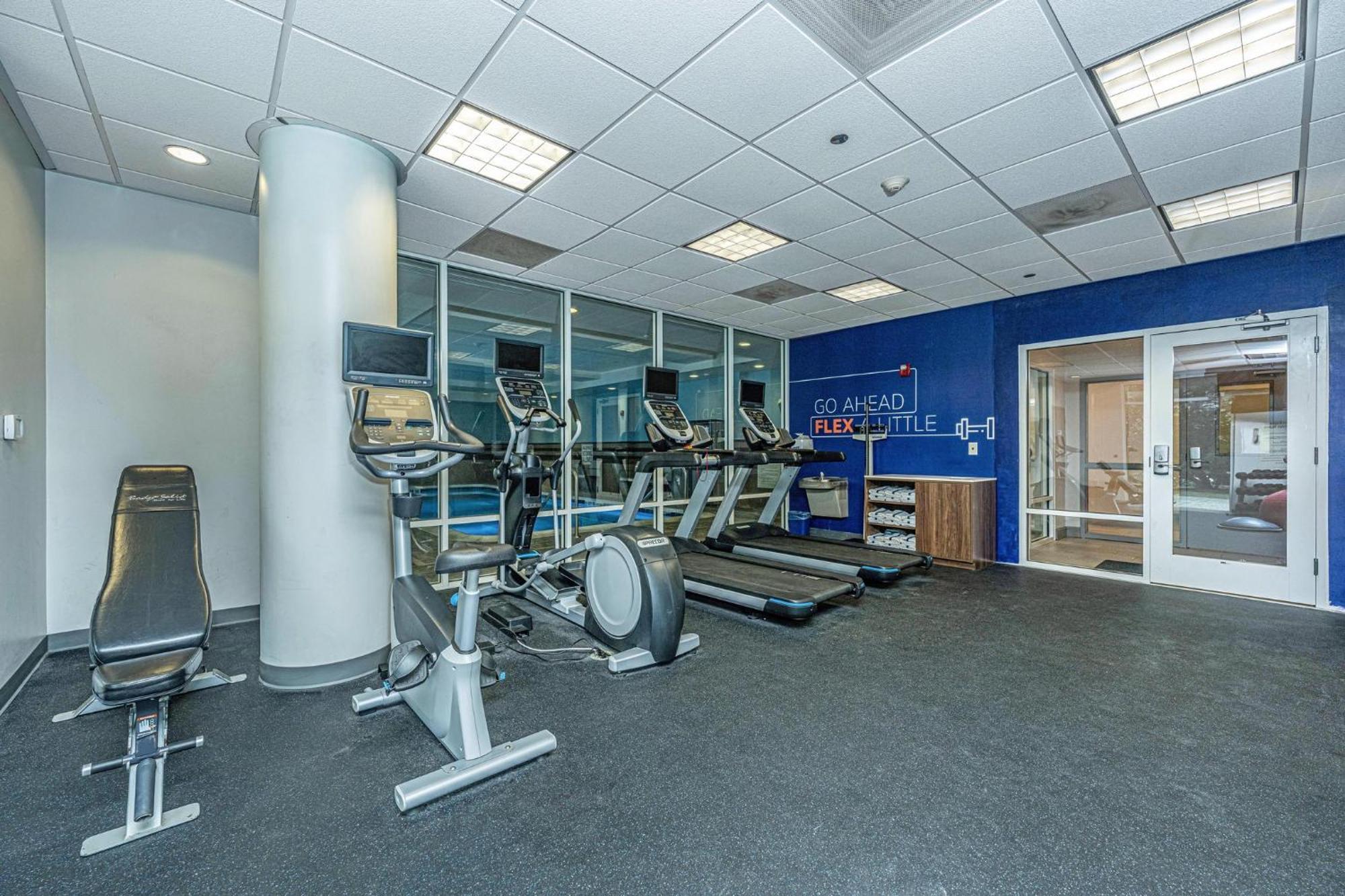 Holiday Inn Express & Suites Charleston Arpt-Conv Ctr Area By Ihg North Charleston Bagian luar foto