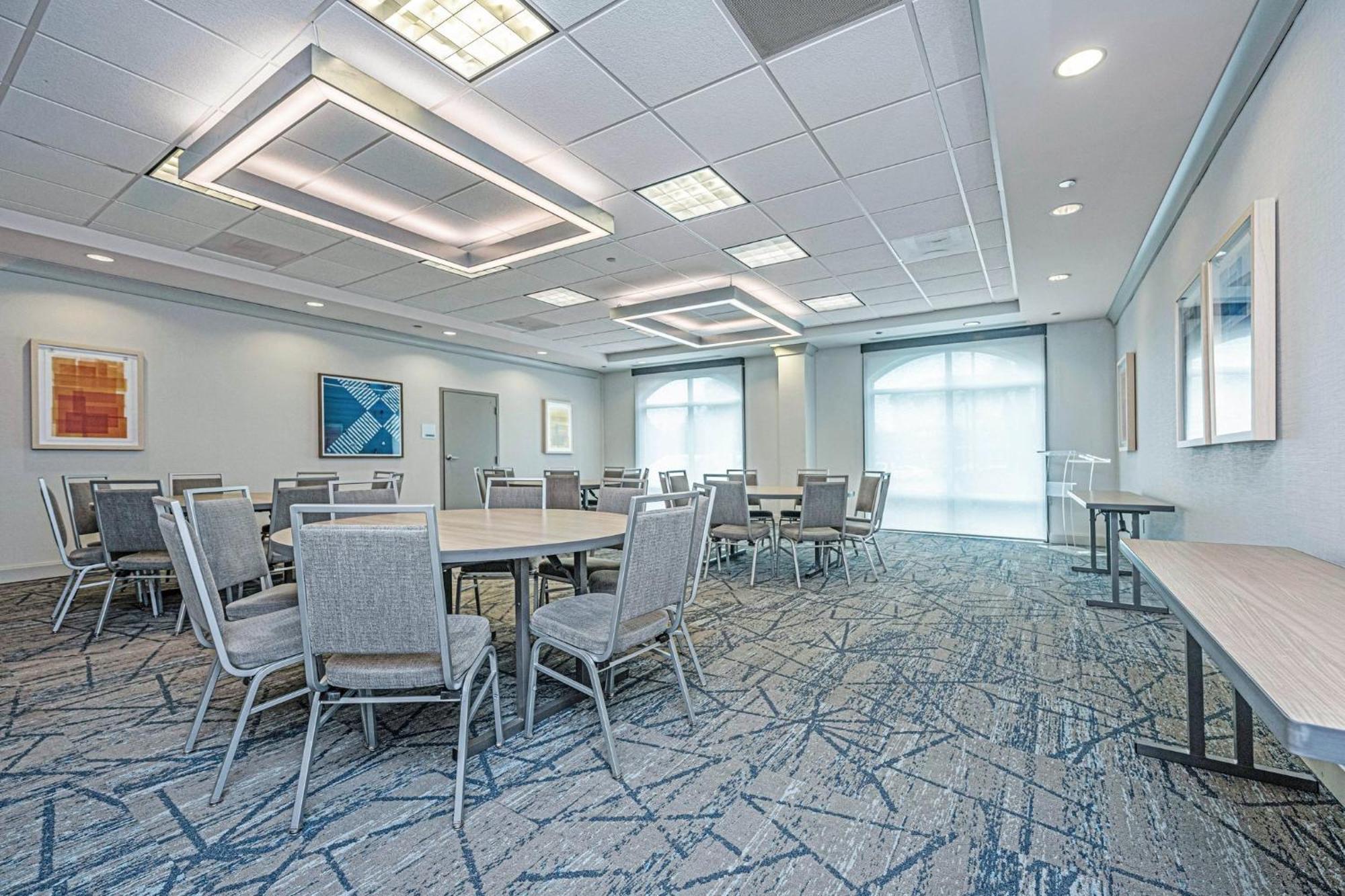 Holiday Inn Express & Suites Charleston Arpt-Conv Ctr Area By Ihg North Charleston Bagian luar foto