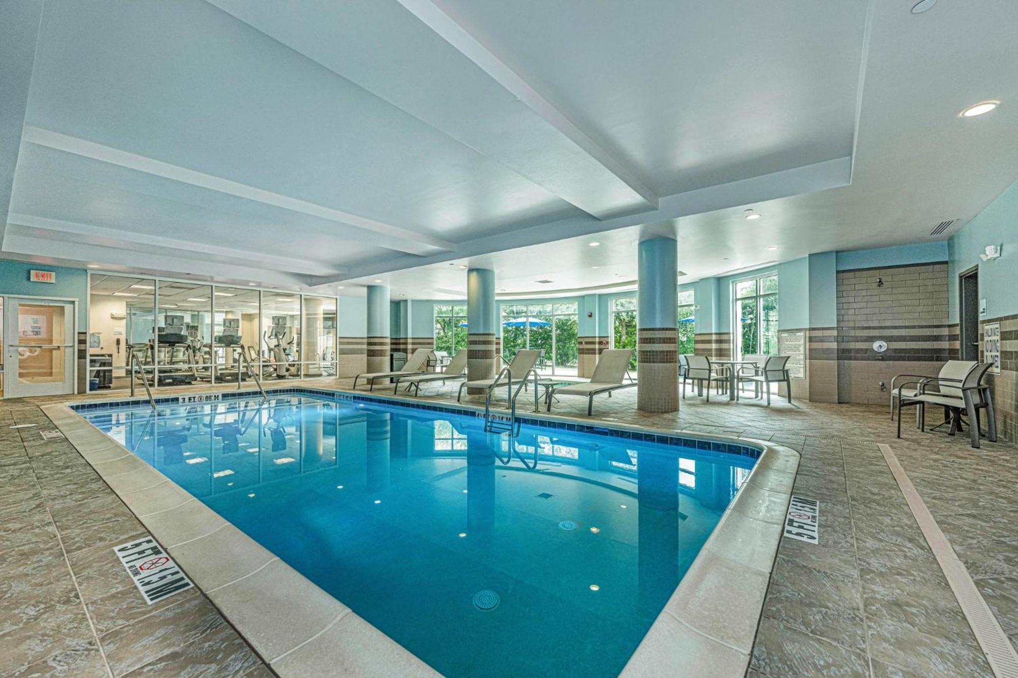 Holiday Inn Express & Suites Charleston Arpt-Conv Ctr Area By Ihg North Charleston Bagian luar foto