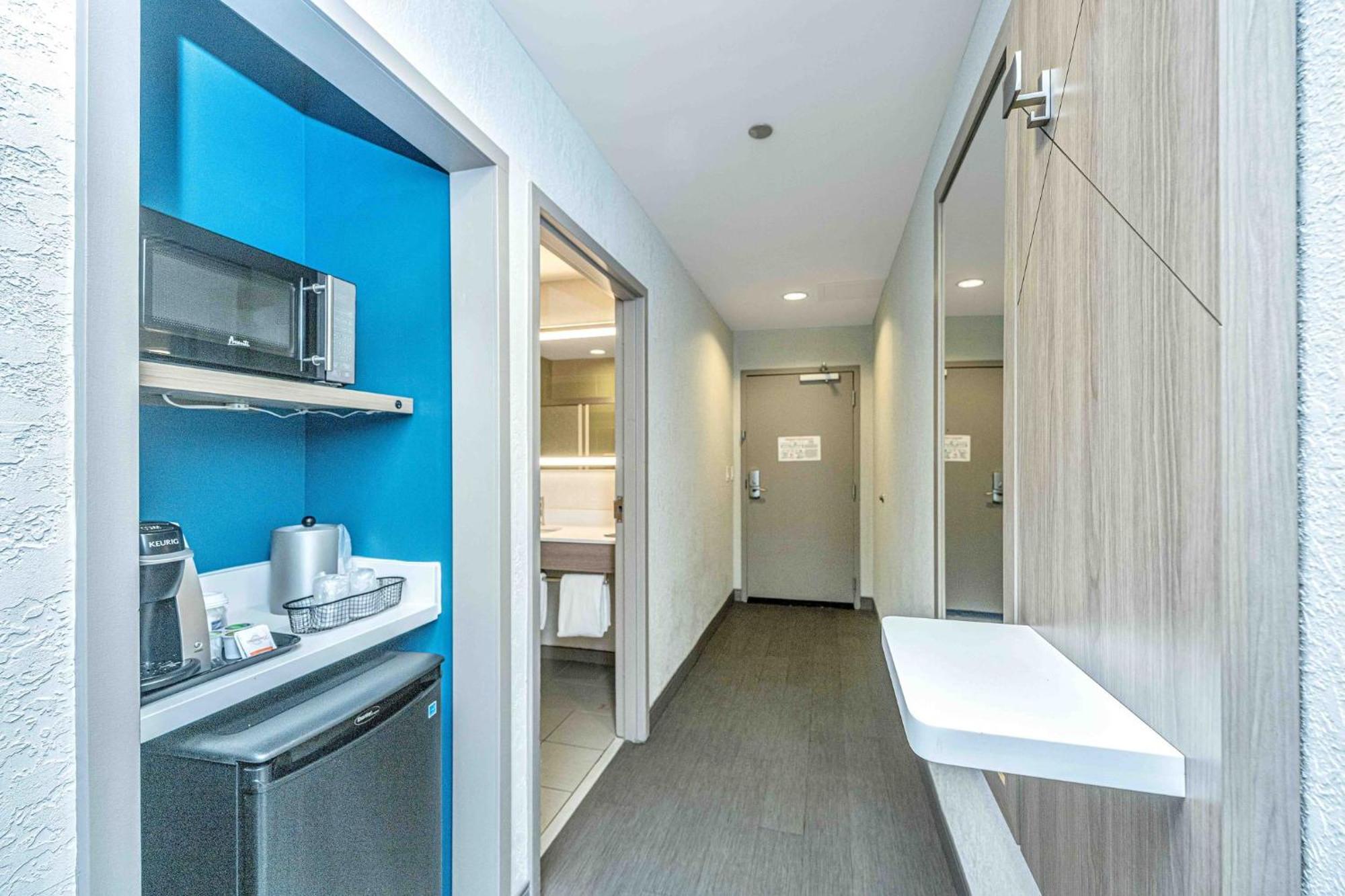 Holiday Inn Express & Suites Charleston Arpt-Conv Ctr Area By Ihg North Charleston Bagian luar foto