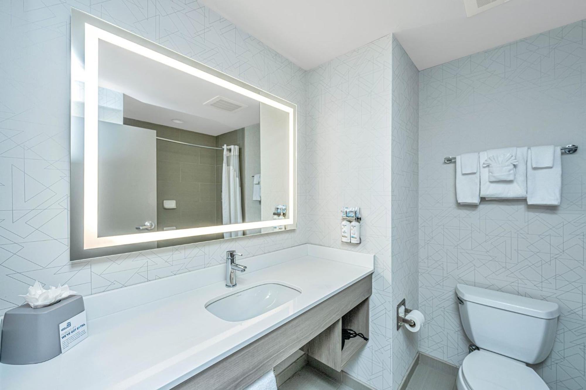 Holiday Inn Express & Suites Charleston Arpt-Conv Ctr Area By Ihg North Charleston Bagian luar foto