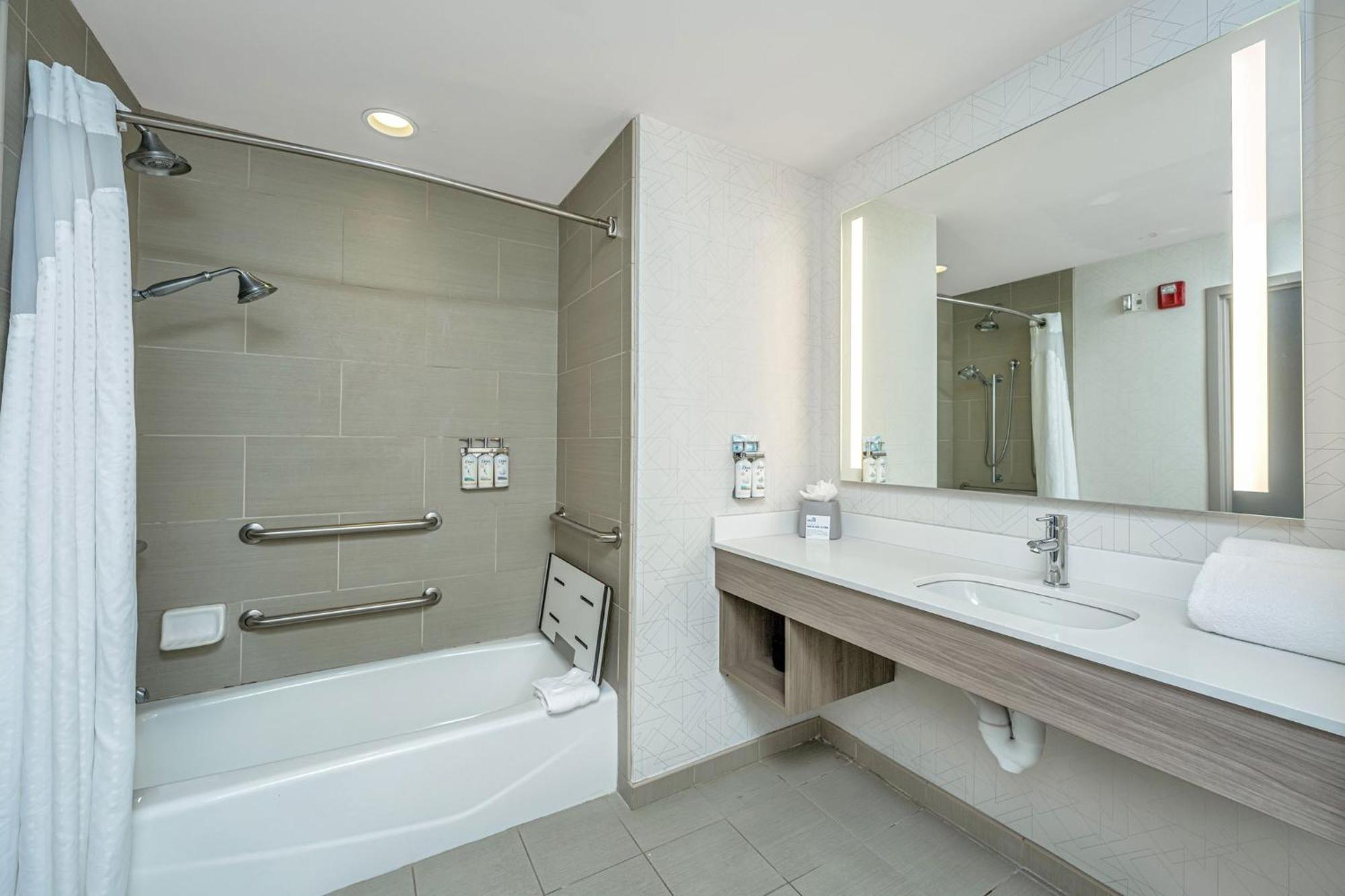 Holiday Inn Express & Suites Charleston Arpt-Conv Ctr Area By Ihg North Charleston Bagian luar foto