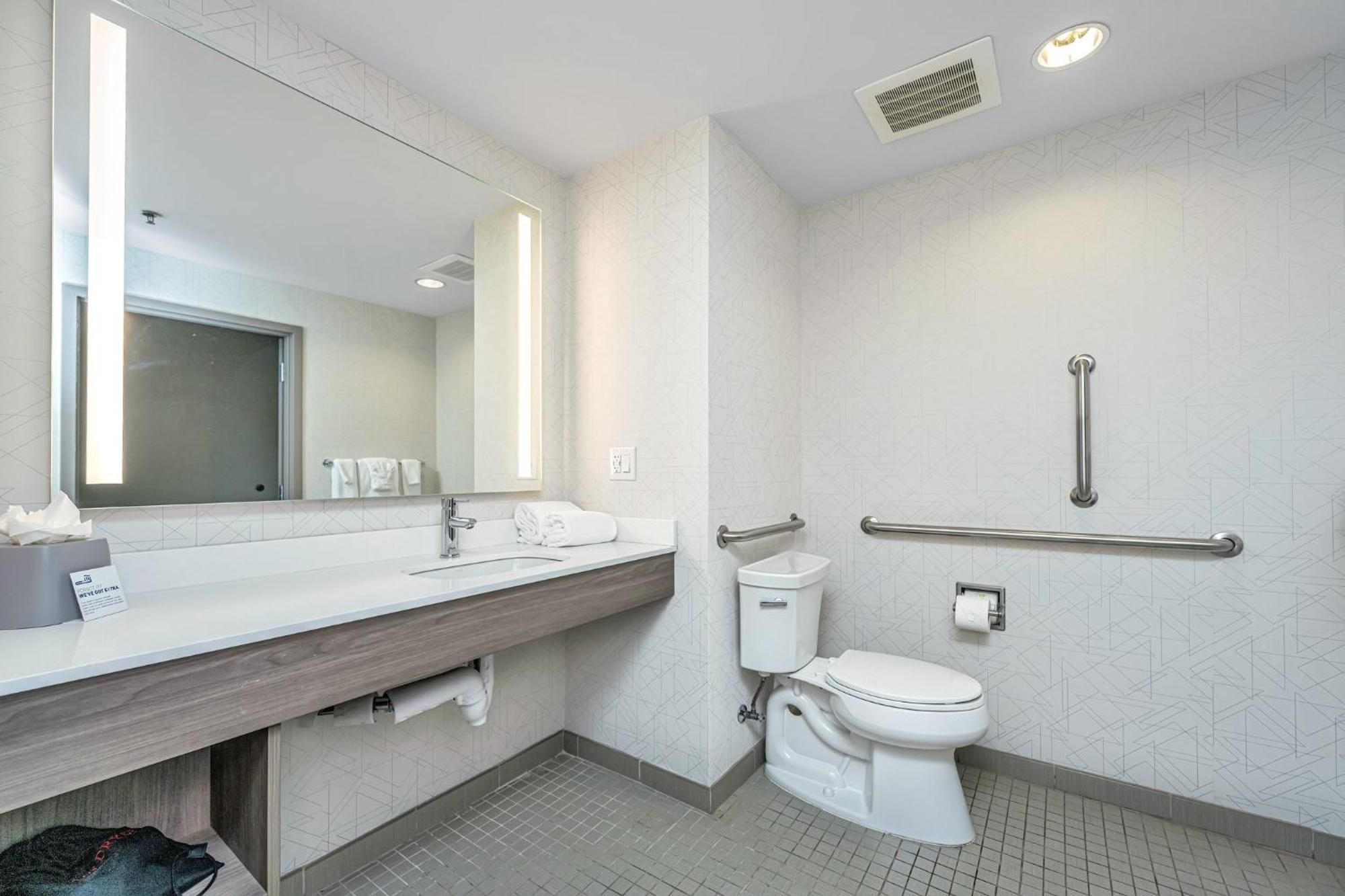 Holiday Inn Express & Suites Charleston Arpt-Conv Ctr Area By Ihg North Charleston Bagian luar foto