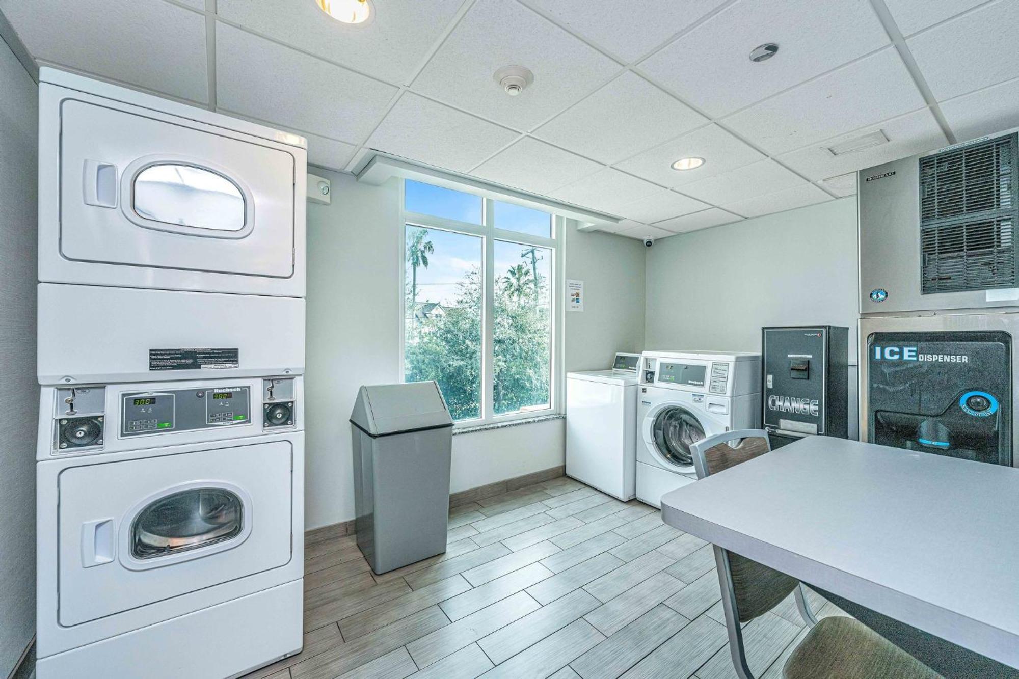 Holiday Inn Express & Suites Charleston Arpt-Conv Ctr Area By Ihg North Charleston Bagian luar foto