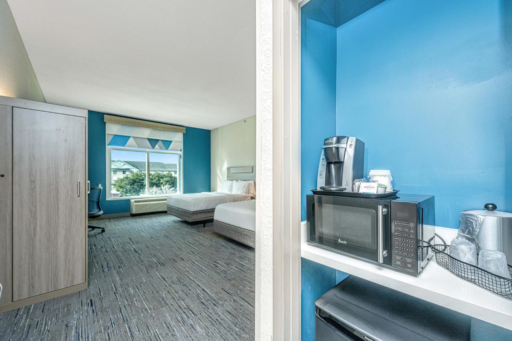 Holiday Inn Express & Suites Charleston Arpt-Conv Ctr Area By Ihg North Charleston Bagian luar foto