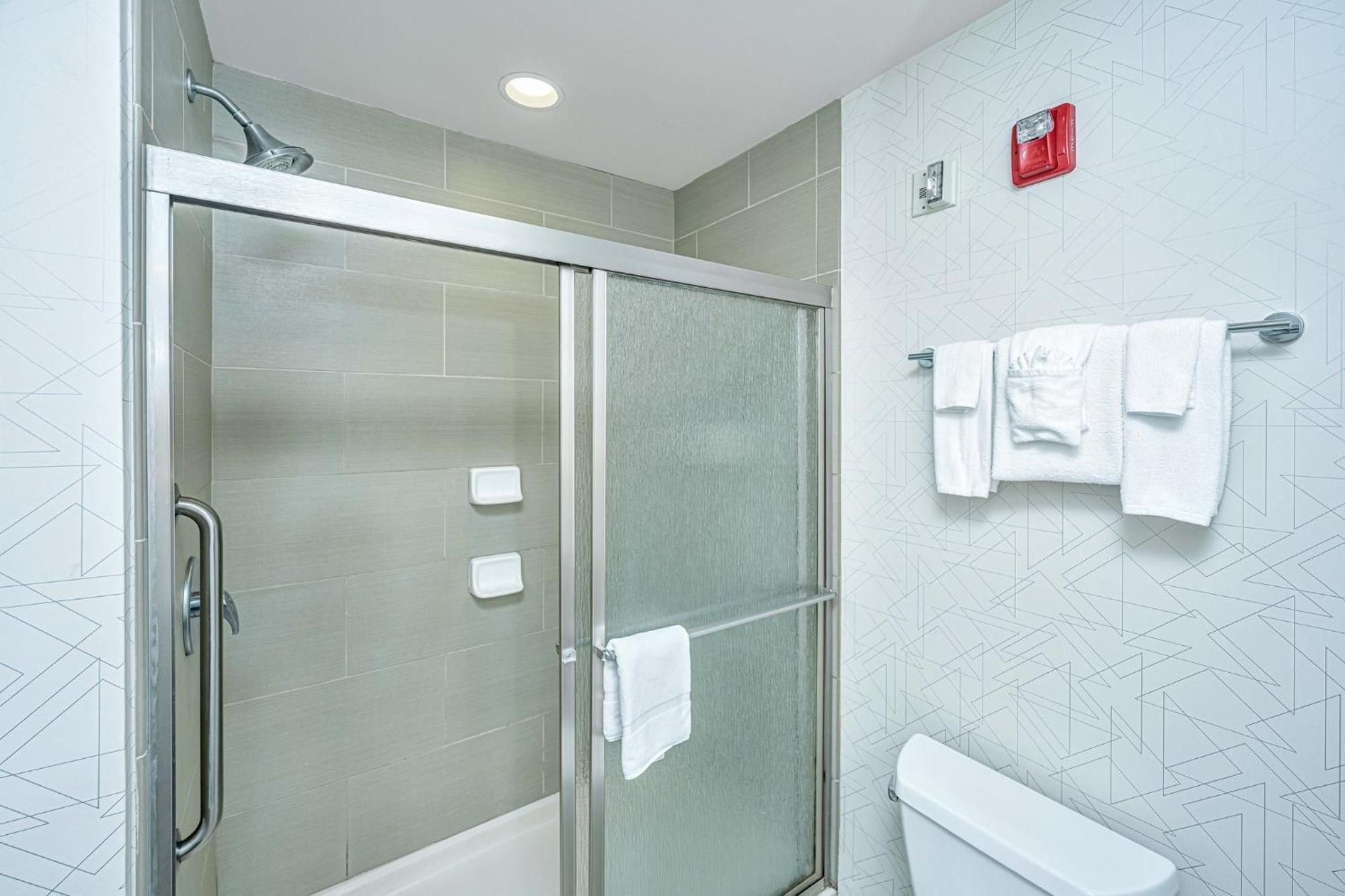 Holiday Inn Express & Suites Charleston Arpt-Conv Ctr Area By Ihg North Charleston Bagian luar foto