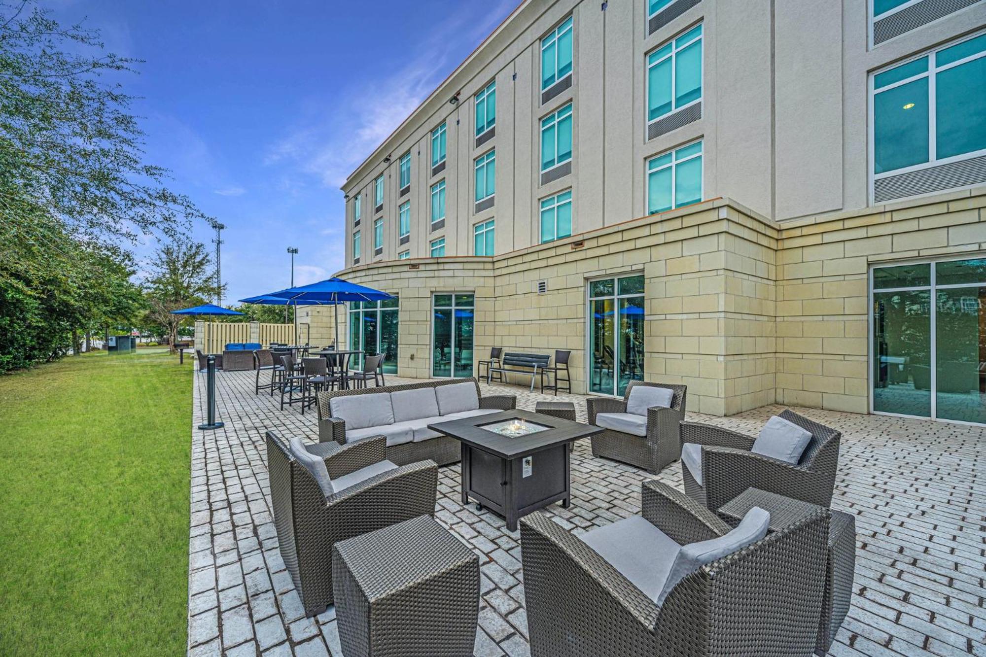 Holiday Inn Express & Suites Charleston Arpt-Conv Ctr Area By Ihg North Charleston Bagian luar foto