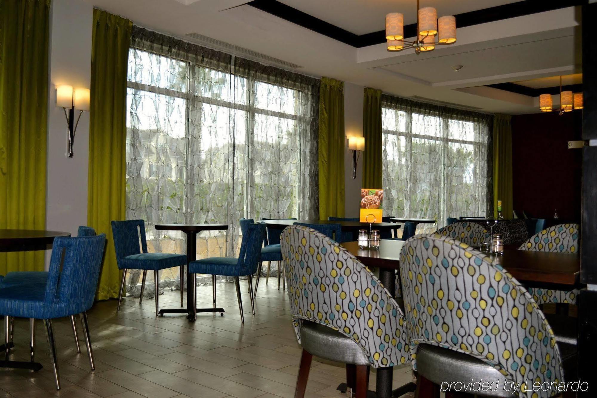 Holiday Inn Express & Suites Charleston Arpt-Conv Ctr Area By Ihg North Charleston Bagian luar foto